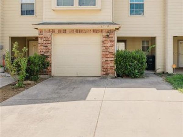 12604 Bay Avenue , Fort Worth, TX 76040