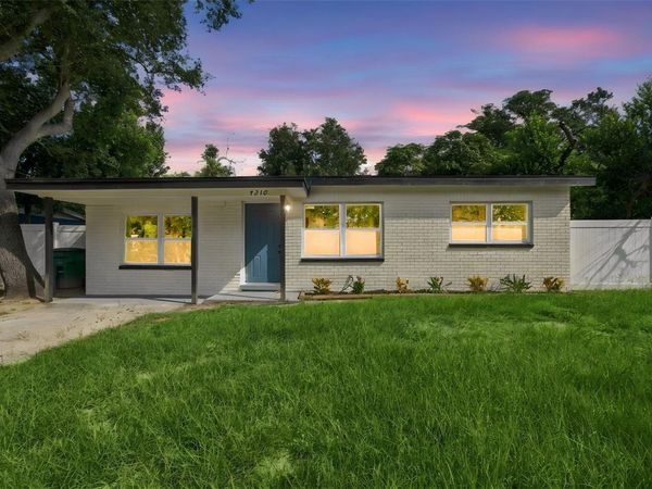 4216 N SANDALWOOD CIRCLE , TAMPA, FL 33617