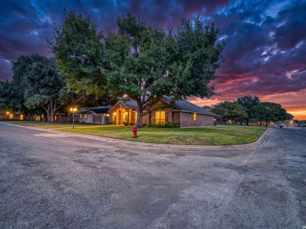 1 CYPRESS CIR, Uvalde, TX 78801