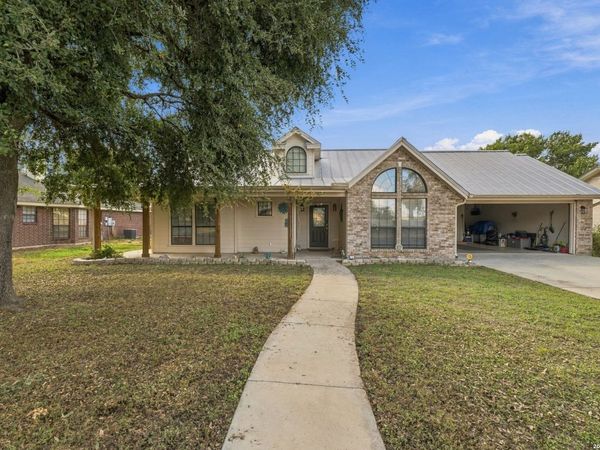 2117 HACKBERRY DR, Uvalde, TX 78801
