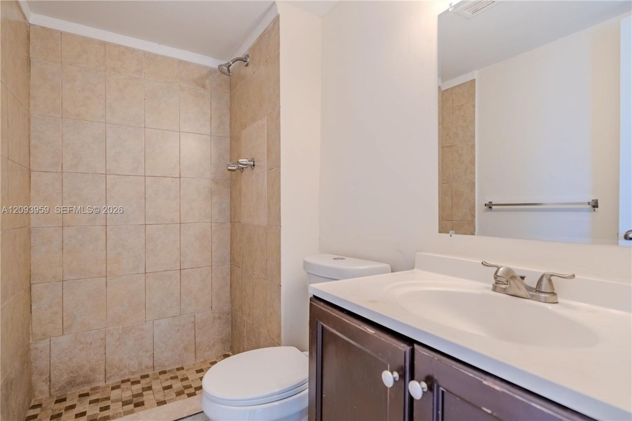 482 NW 165th St Rd , Unit A-201, Miami, FL 33169 Photo