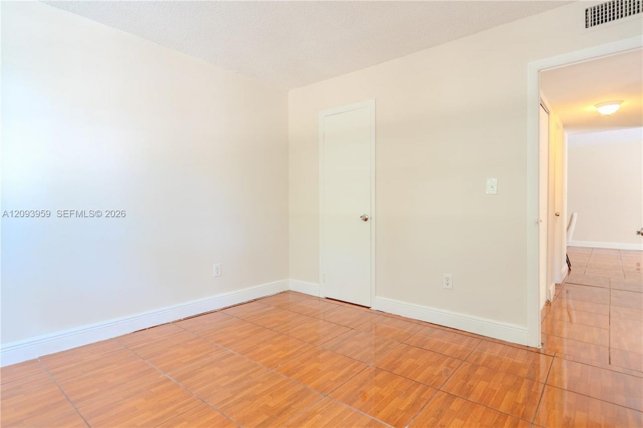 482 NW 165th St Rd , Unit A-201, Miami, FL 33169 Photo