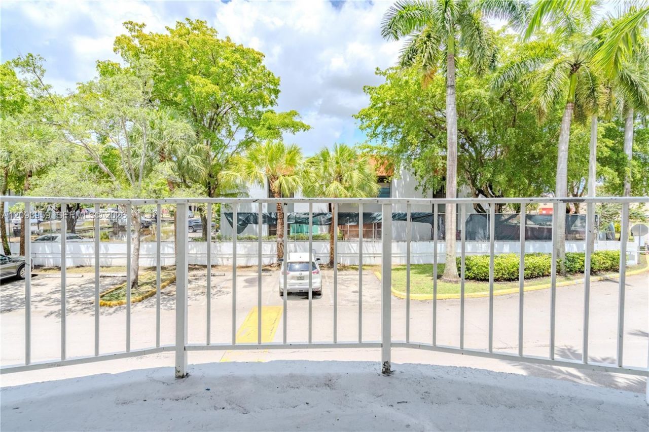 482 NW 165th St Rd , Unit A-201, Miami, FL 33169 Photo