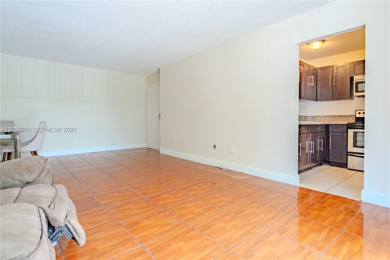 482 NW 165th St Rd , Unit A-201, Miami, FL 33169 Photo