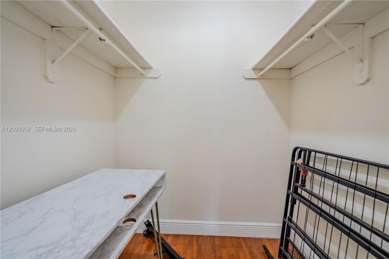 482 NW 165th St Rd , Unit A-201, Miami, FL 33169 Photo