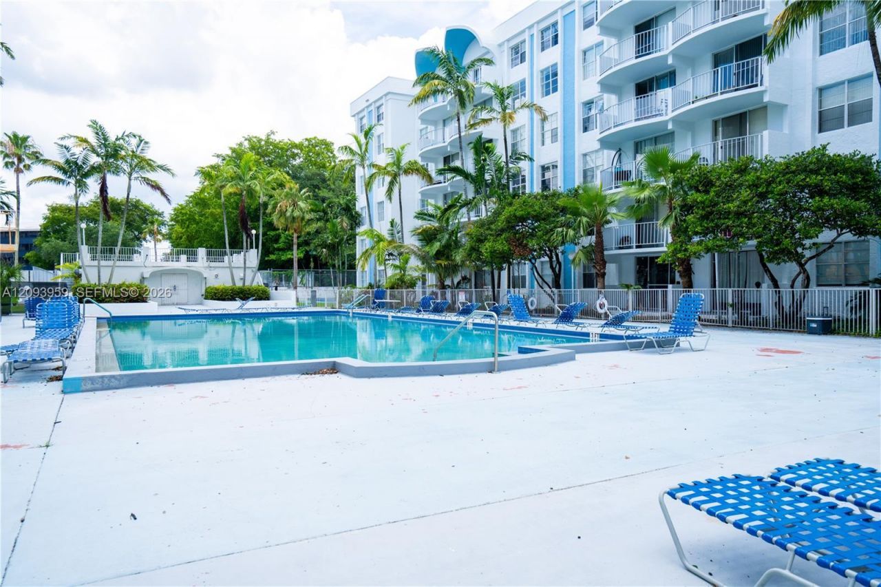 482 NW 165th St Rd , Unit A-201, Miami, FL 33169 Photo