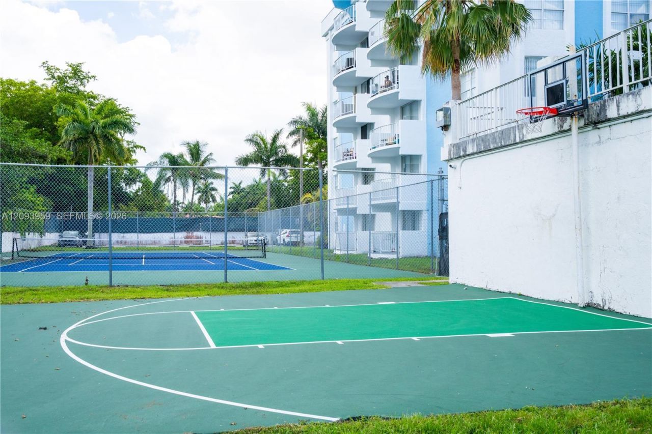 482 NW 165th St Rd , Unit A-201, Miami, FL 33169 Photo
