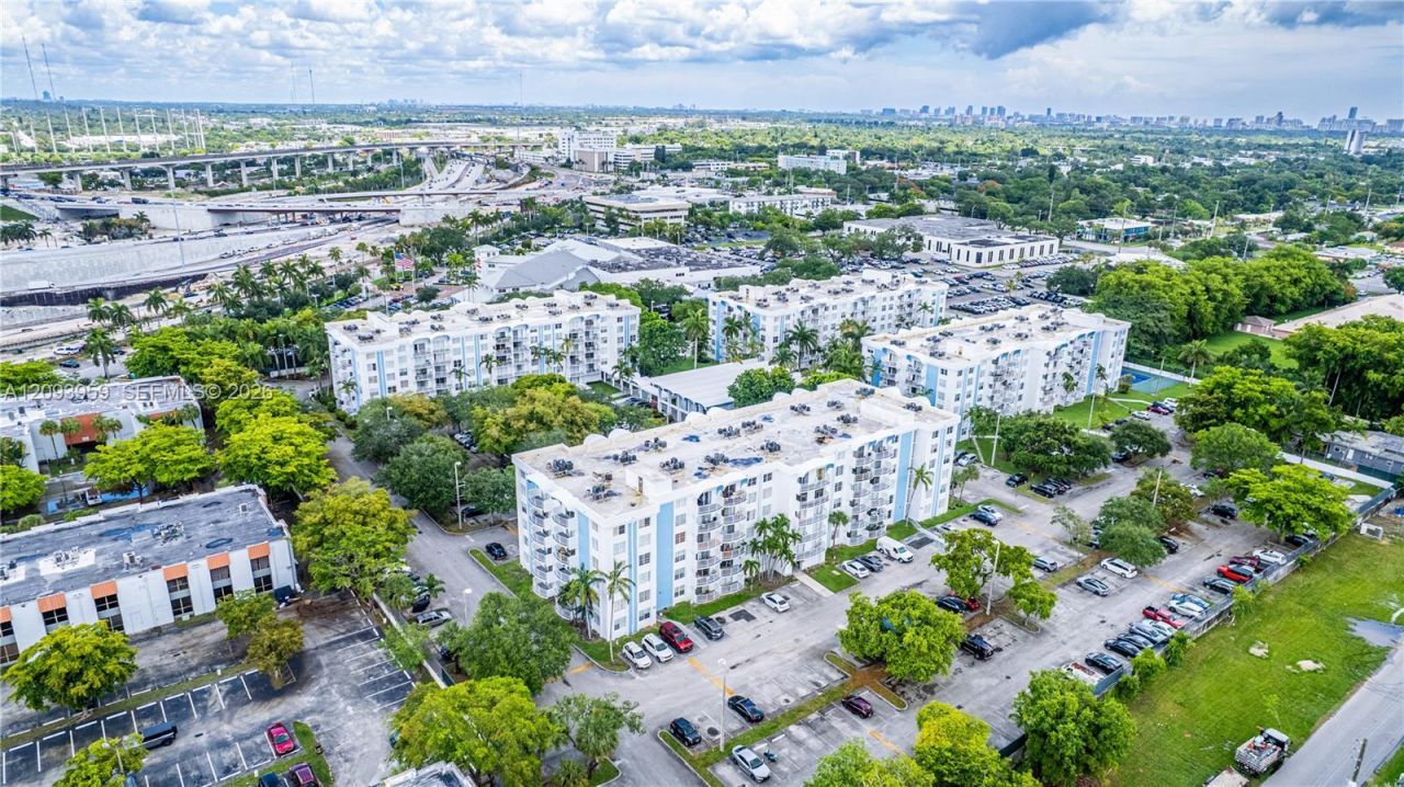 482 NW 165th St Rd , Unit A-201, Miami, FL 33169 Photo
