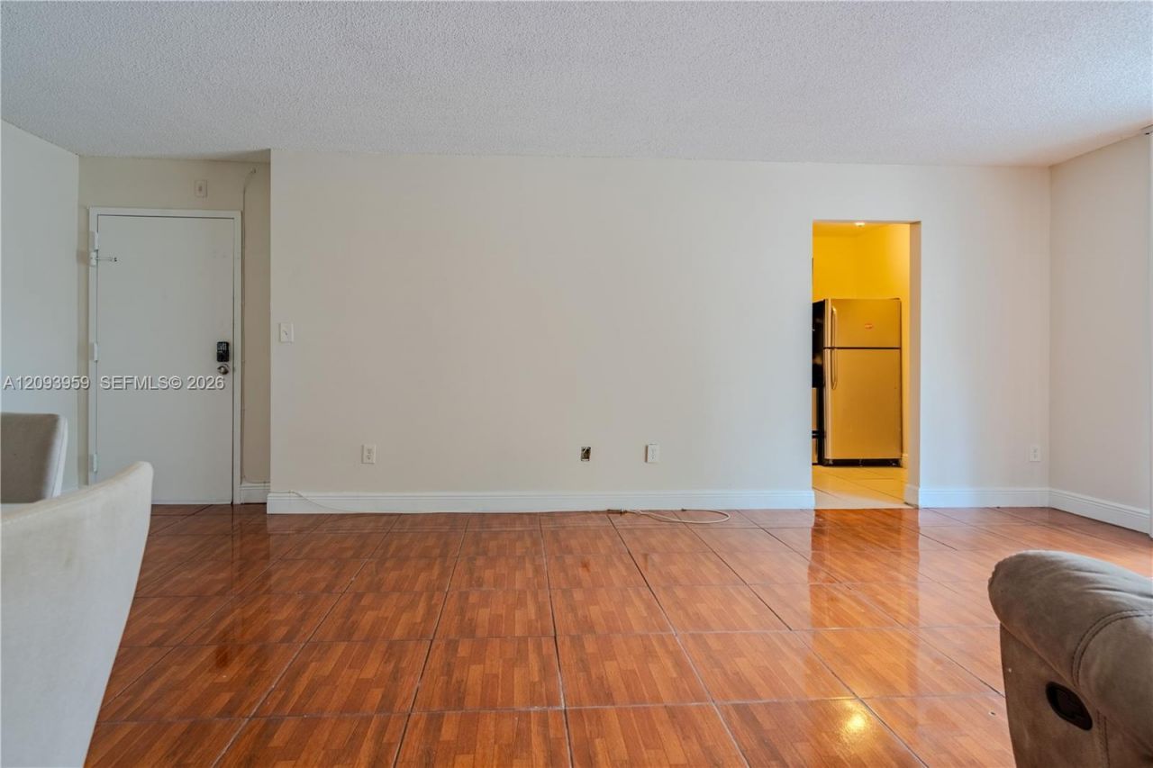 482 NW 165th St Rd , Unit A-201, Miami, FL 33169 Photo