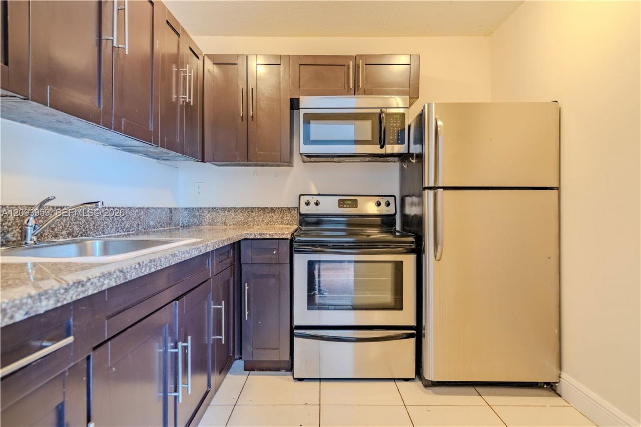 482 NW 165th St Rd , Unit A-201, Miami, FL 33169 Photo