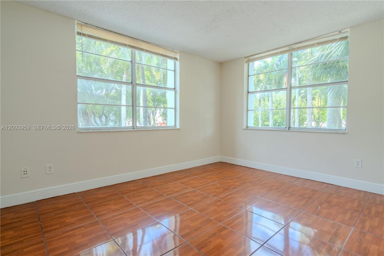 482 NW 165th St Rd , Unit A-201, Miami, FL 33169 Photo