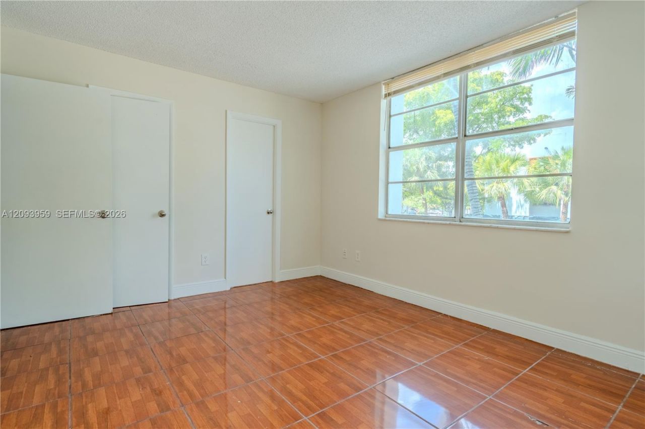 482 NW 165th St Rd , Unit A-201, Miami, FL 33169 Photo