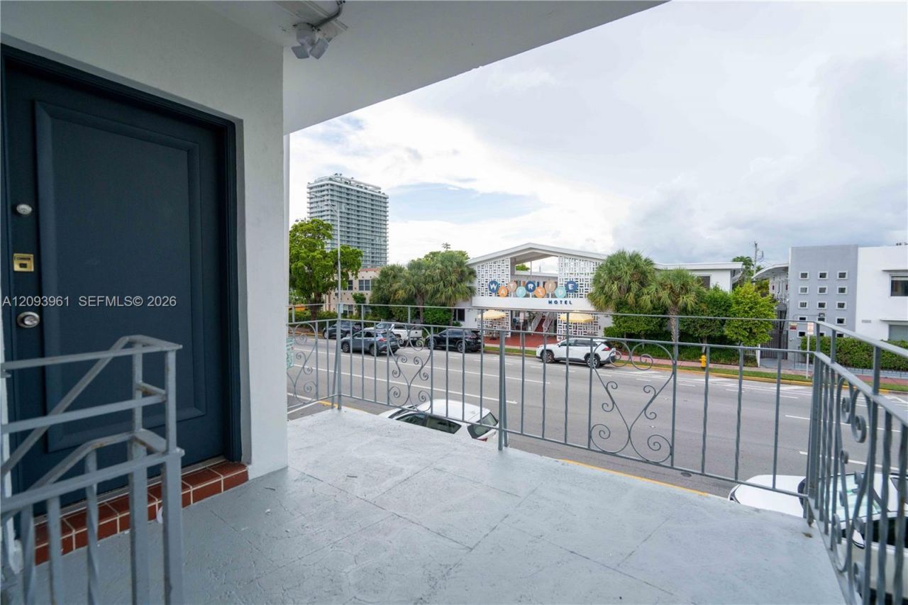 7315 Harding Ave, Unit 10, Miami Beach, FL 33141 Photo