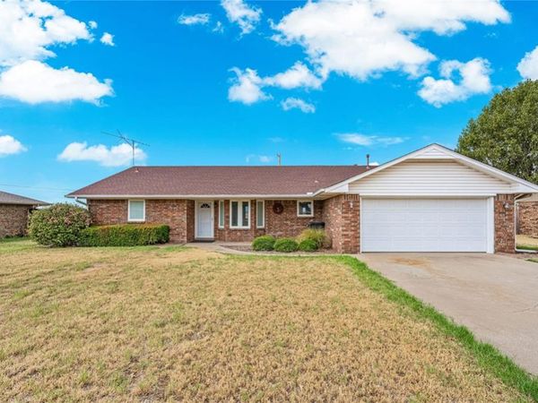 805 Villa Drive, Watonga, OK 73772
