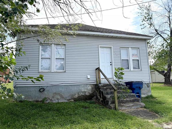 1506 E MAIN Street, West Frankfort, IL 62896
