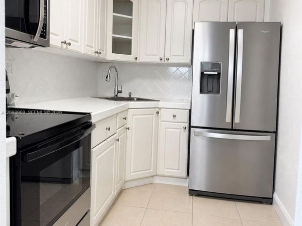 8405 NW 8th St , Unit 103, Miami, FL 33126