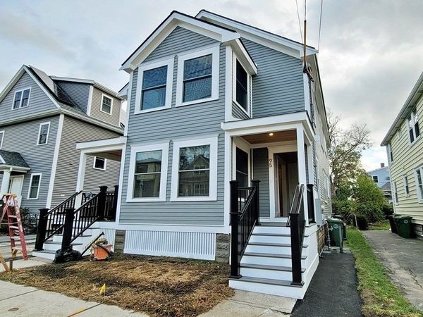 95 Edenfield Ave, Unit 1, Watertown, MA 02472