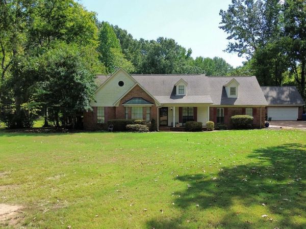 2075 Macintosh Drive, Horn Lake, MS 38637