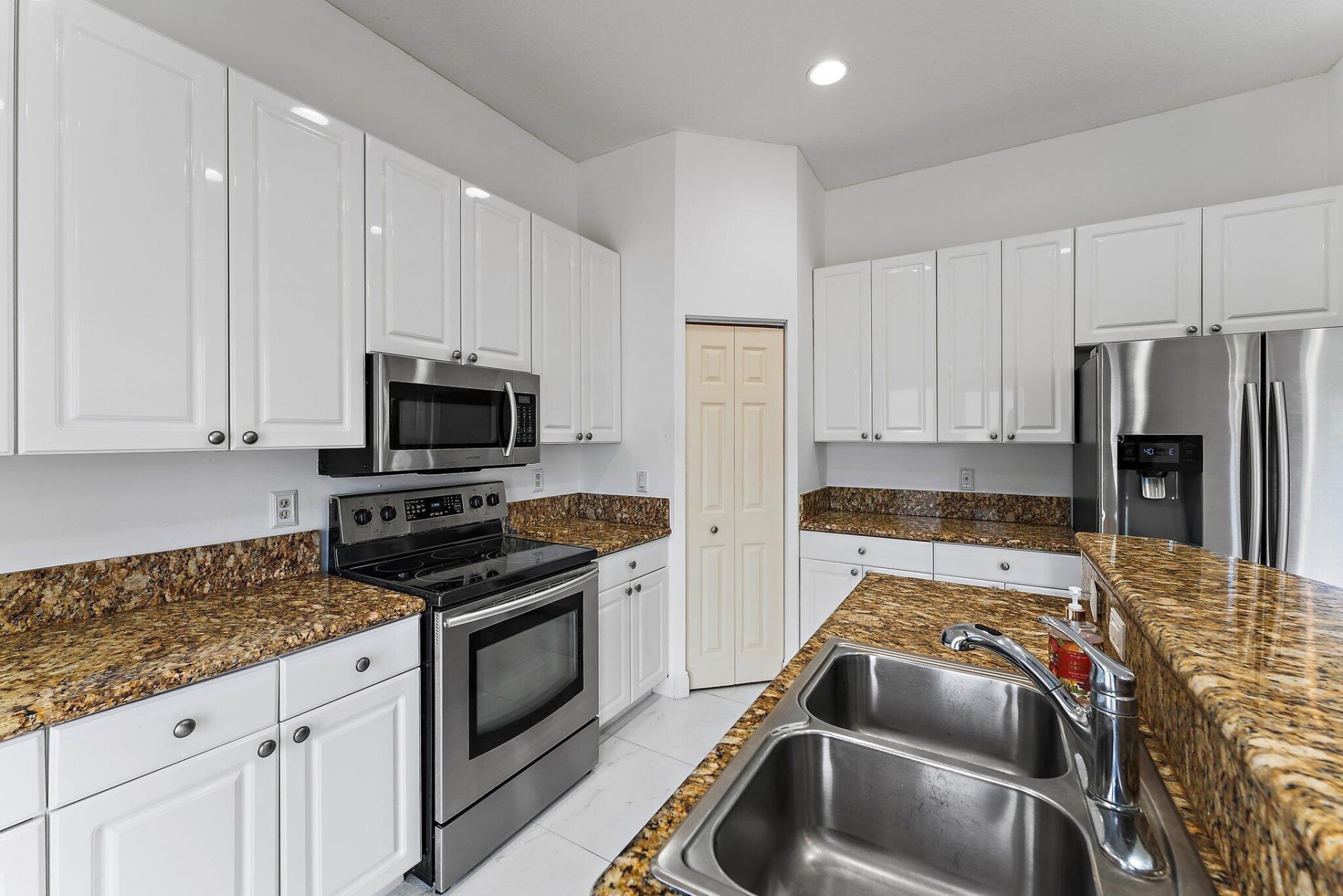 3210 El Camino Real, West Palm Beach, FL 33409 Photo