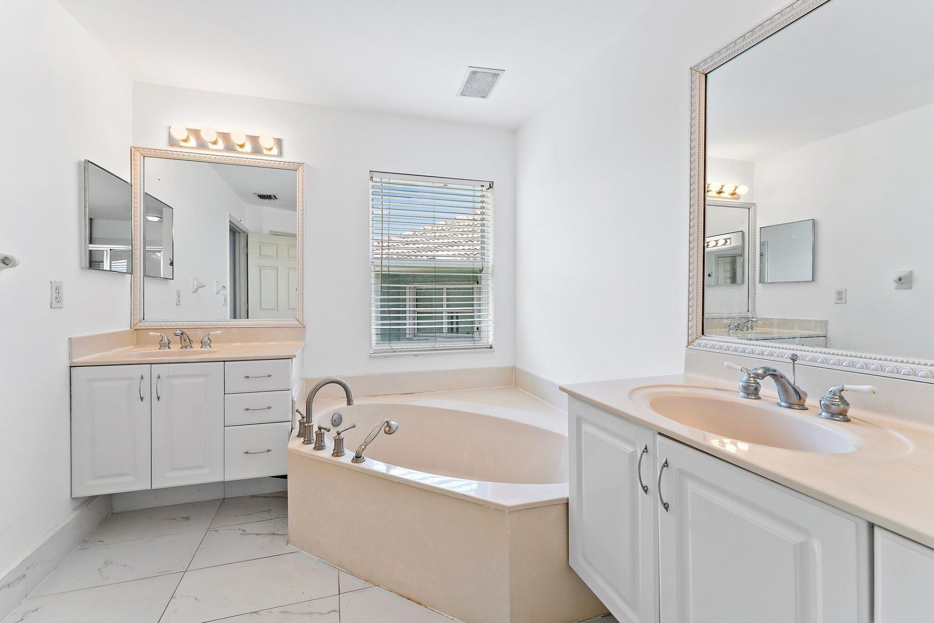 3210 El Camino Real, West Palm Beach, FL 33409 Photo