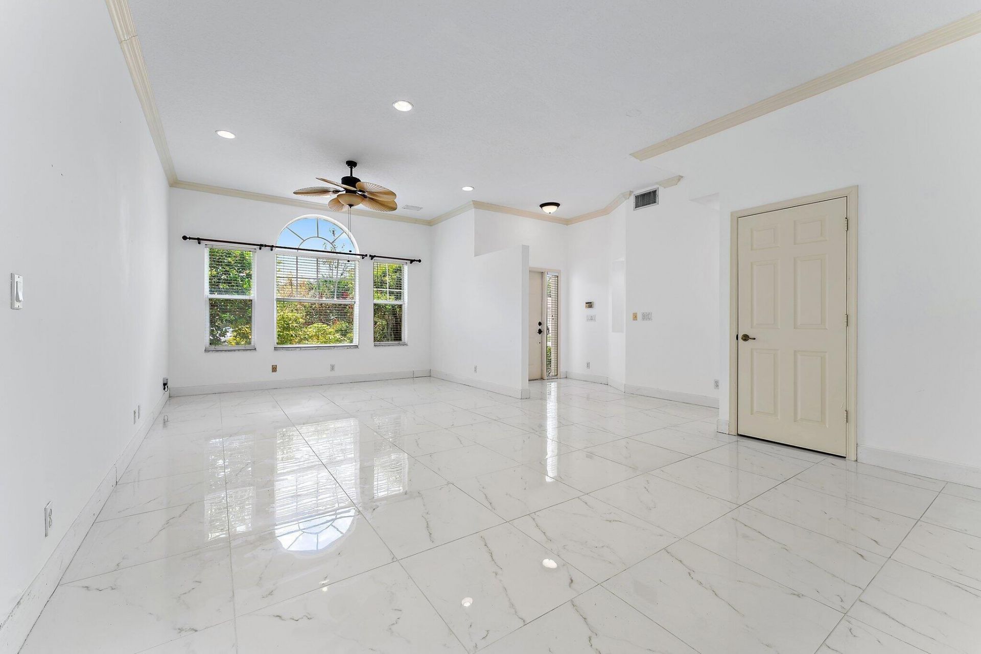 3210 El Camino Real, West Palm Beach, FL 33409 Photo