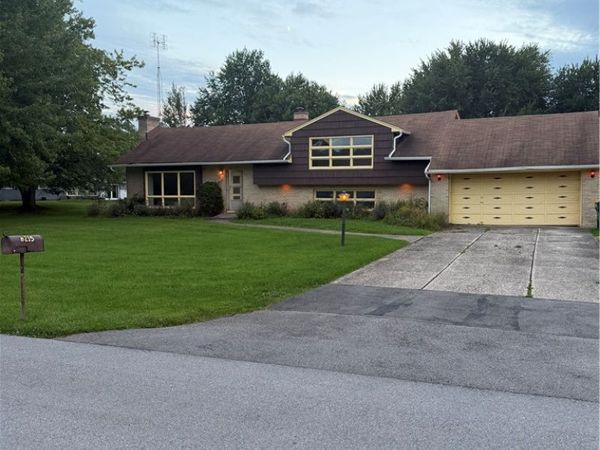 8215 W Ledge Lane, Buffalo, NY 14221