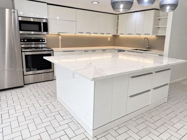 712 NE 26th Ave, Hallandale Beach, FL 33009