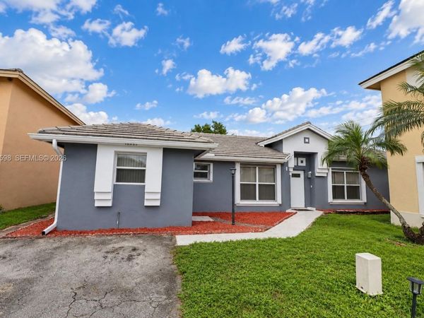 18825 NW 52nd Ct , Miami Gardens, FL 33055