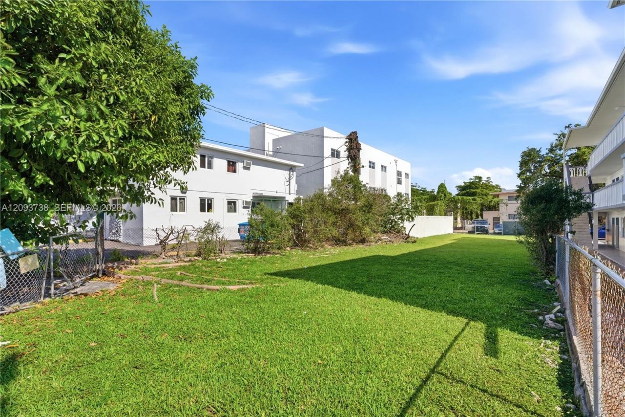 718 SW 4th St , Miami, FL 33130 Photo