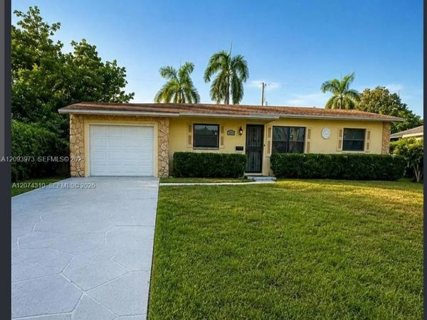 539 Sabal Palm Dr, Lake Park, FL 33403