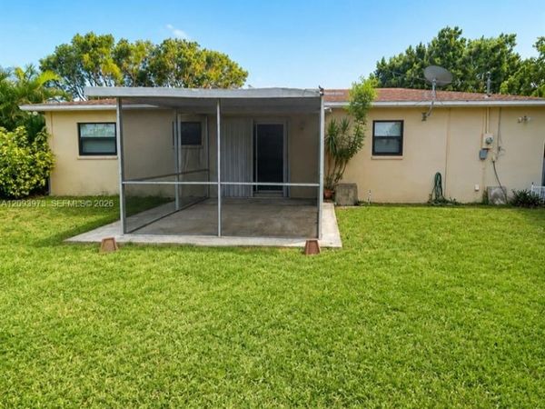 539 Sabal Palm Dr , Lake Park, FL 33403