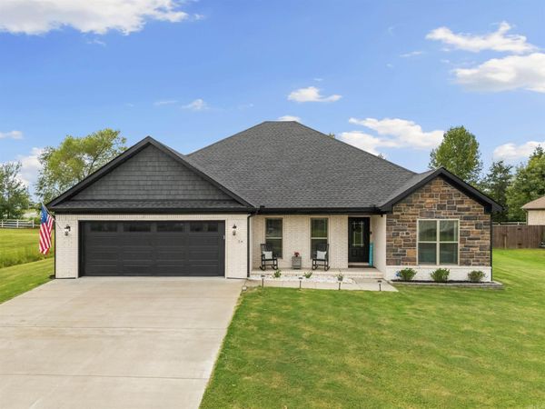 34 Thoroughbred Drive, Vilonia, AR 72173