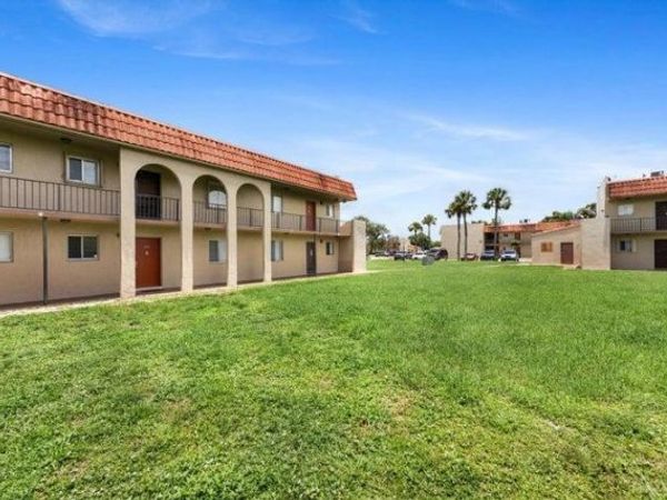6094 FOREST HILL Boulevard, Unit 106, West Palm Beach, FL 33415