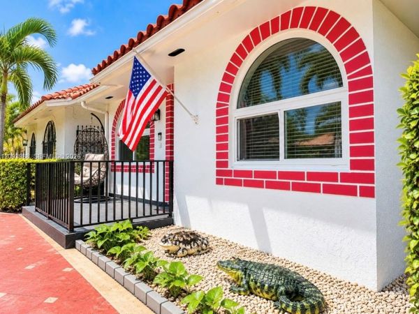 5920 W 20th Ln , Hialeah, FL 33016