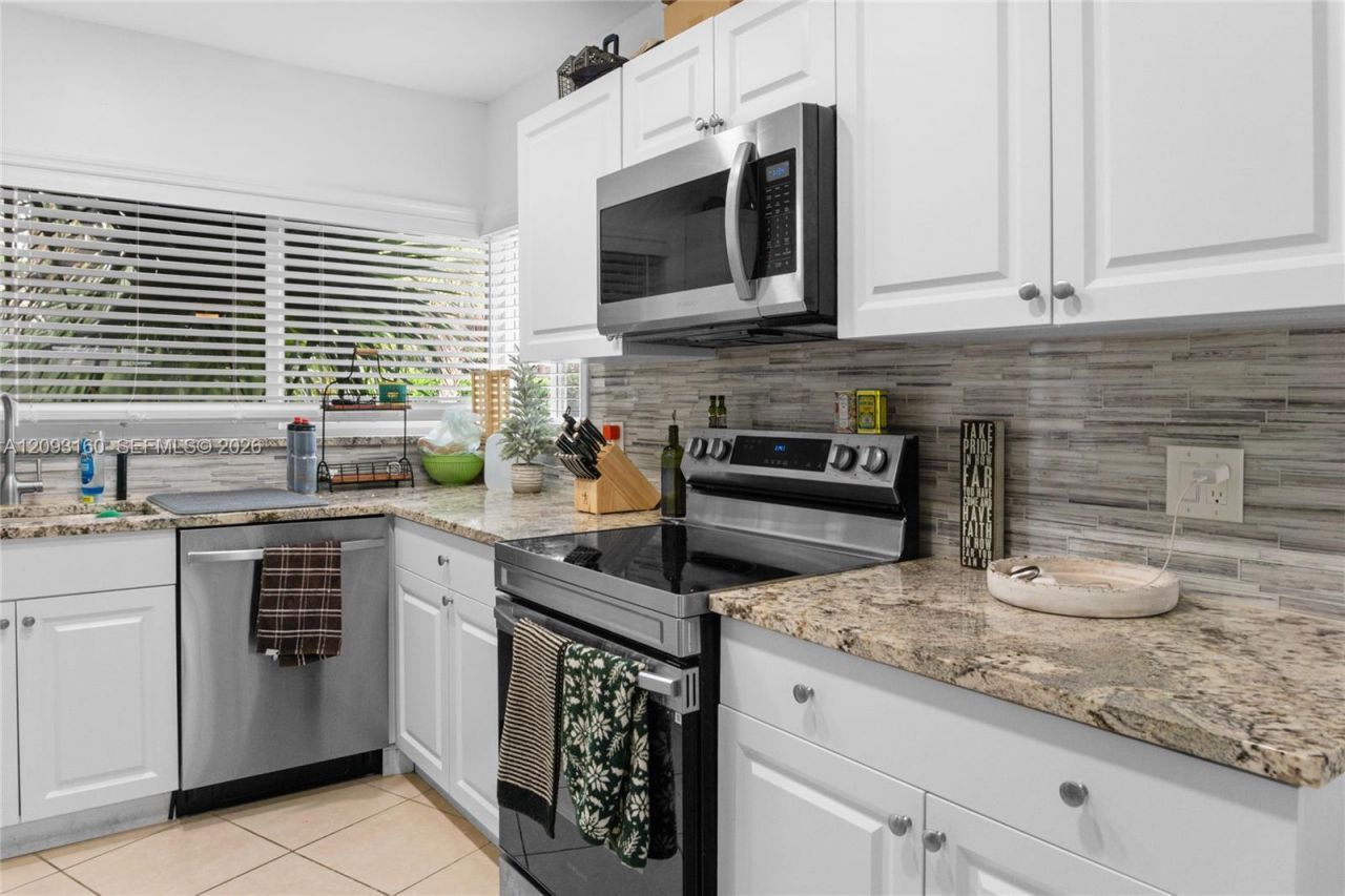 1810 NE 15th Ave , Unit 1810, Fort Lauderdale, FL 33305 Photo