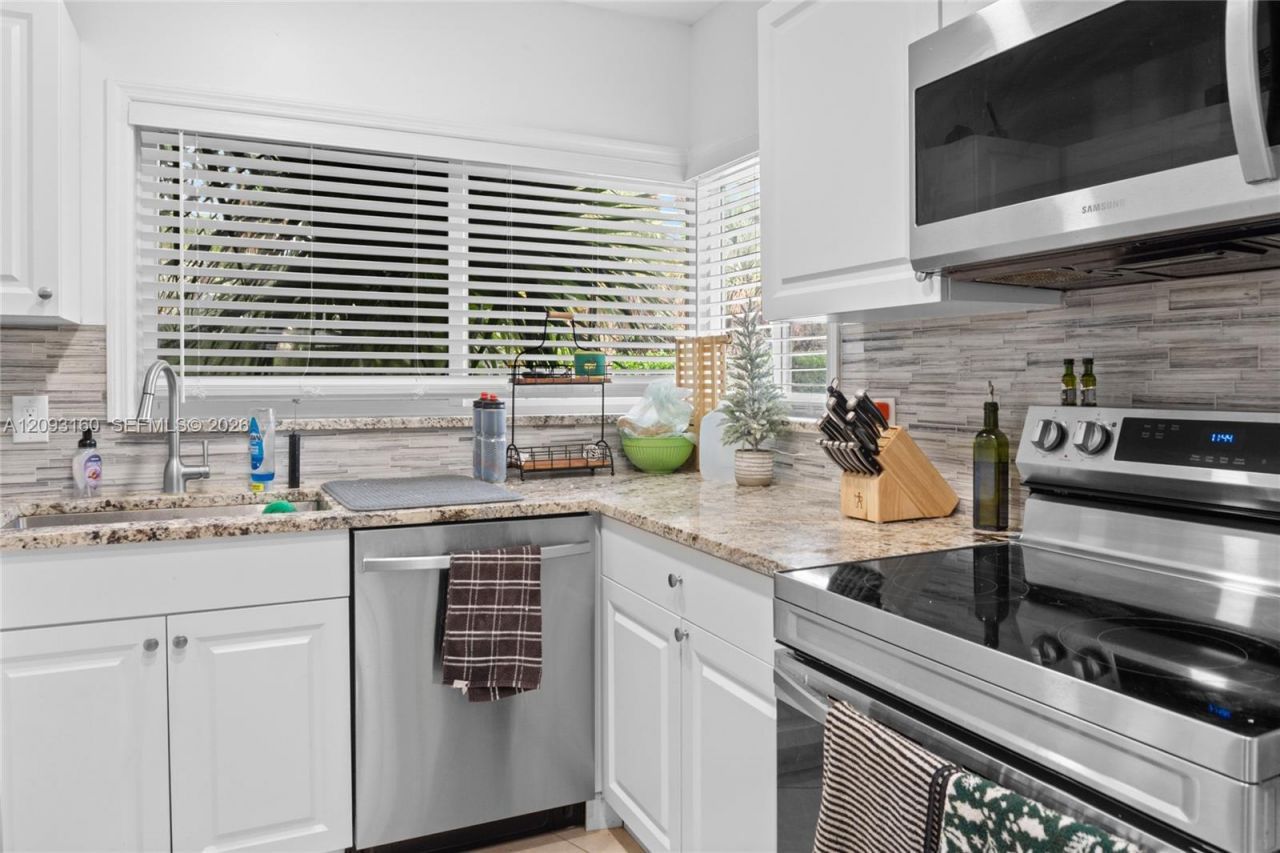 1810 NE 15th Ave , Unit 1810, Fort Lauderdale, FL 33305 Photo
