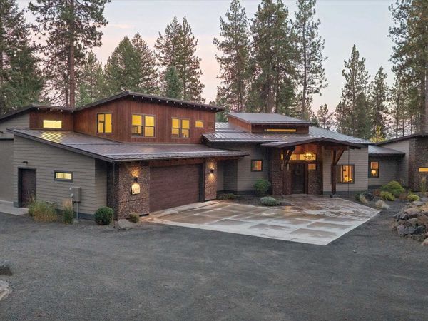 25204 N Lords Ln, Chattaroy, WA 99003