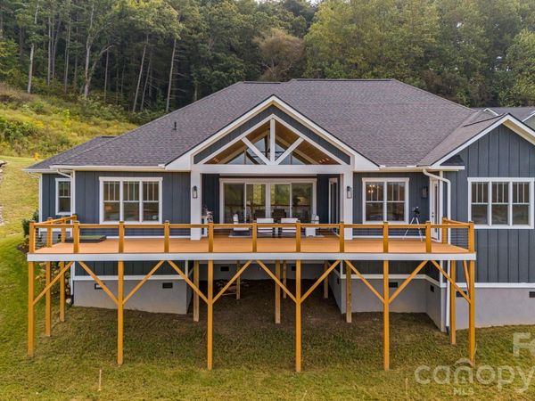 297 Maple Knoll Drive, Hendersonville, NC 28792