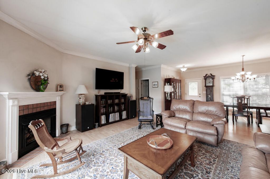 227 Laurel Heights Photo 10