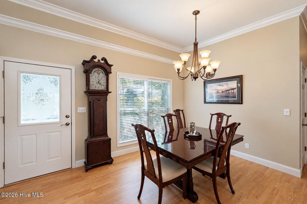 227 Laurel Heights Photo 11