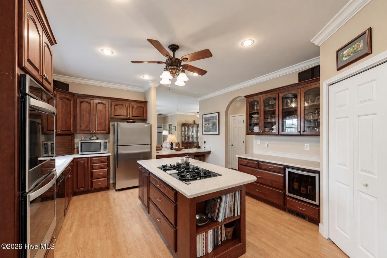 227 Laurel Heights Photo 13