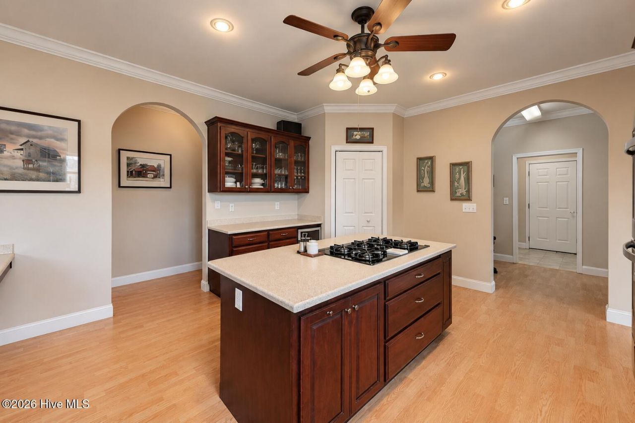 227 Laurel Heights Photo 16