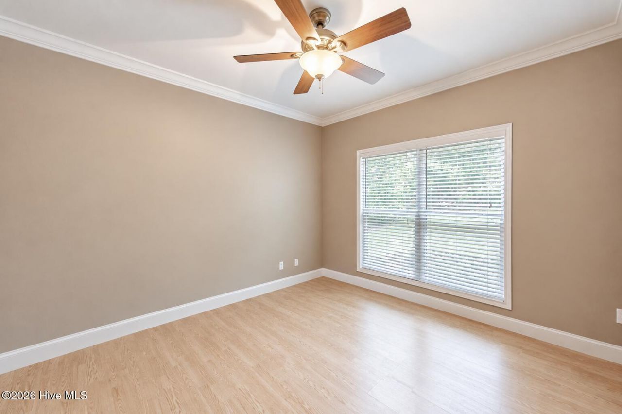 227 Laurel Heights Photo 20