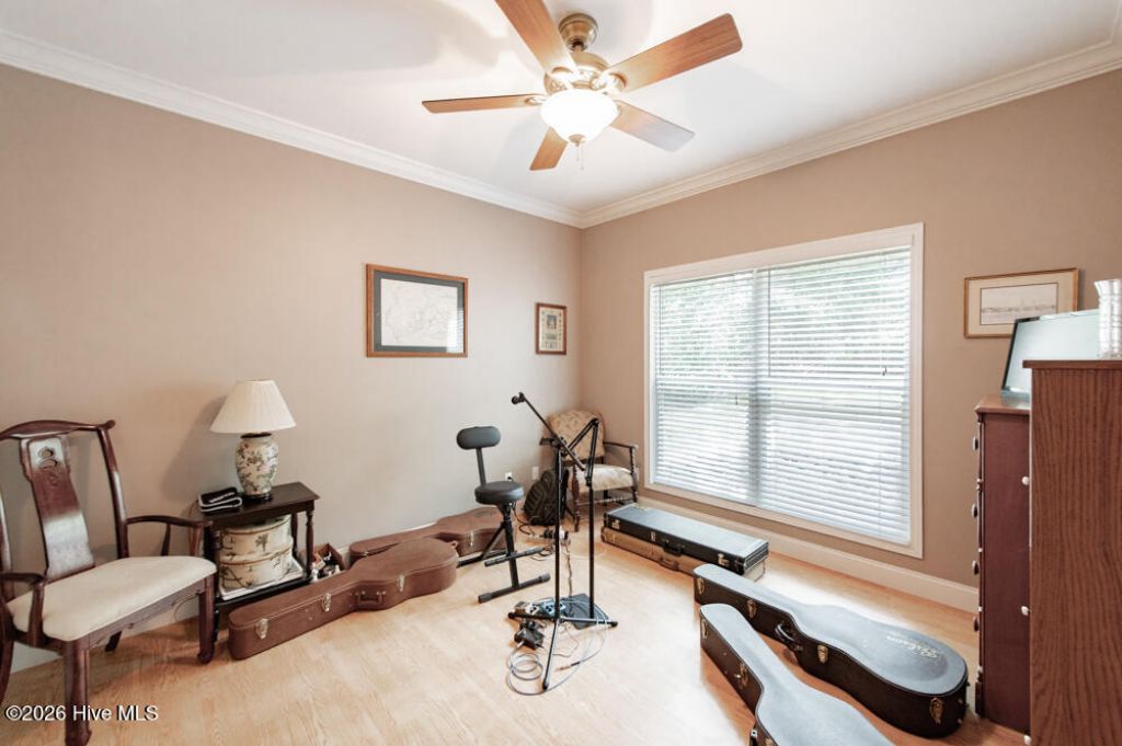 227 Laurel Heights Photo 21