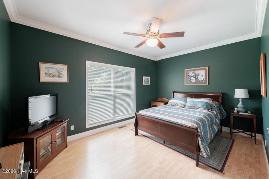 227 Laurel Heights Photo 23