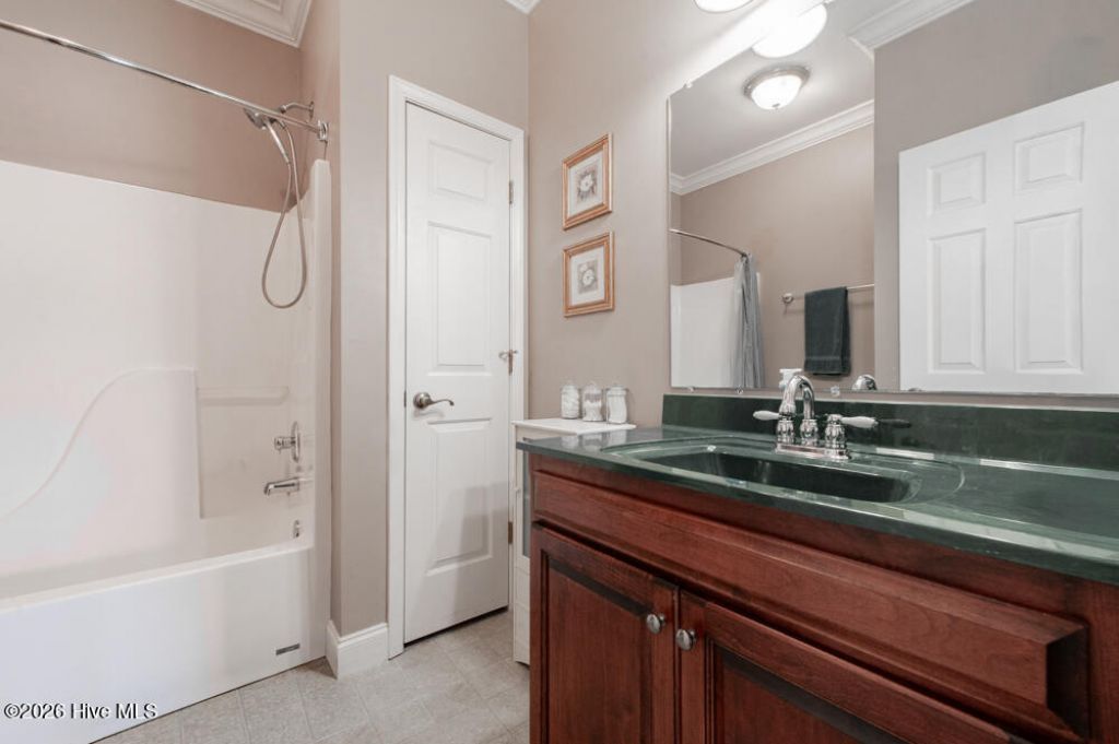 227 Laurel Heights Photo 24
