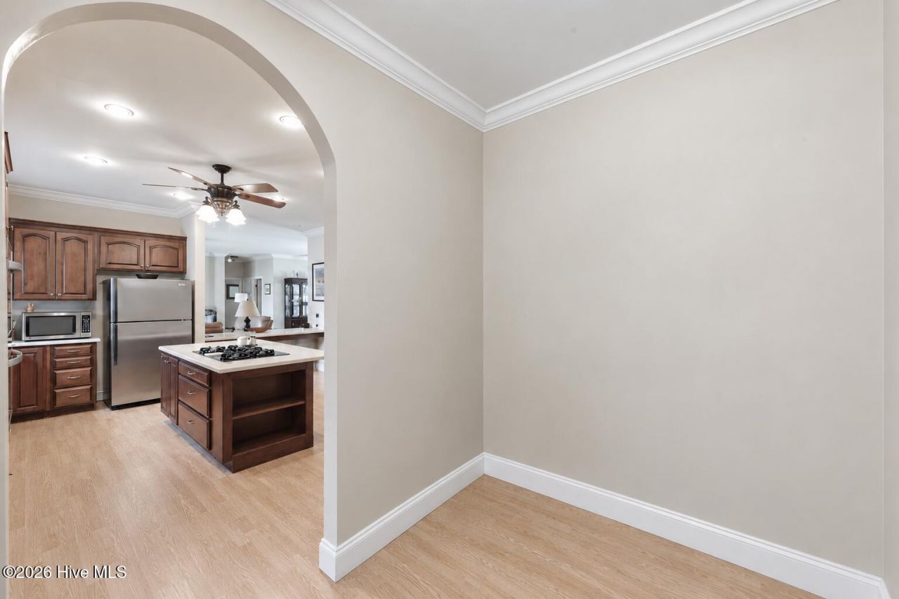 227 Laurel Heights Photo 26