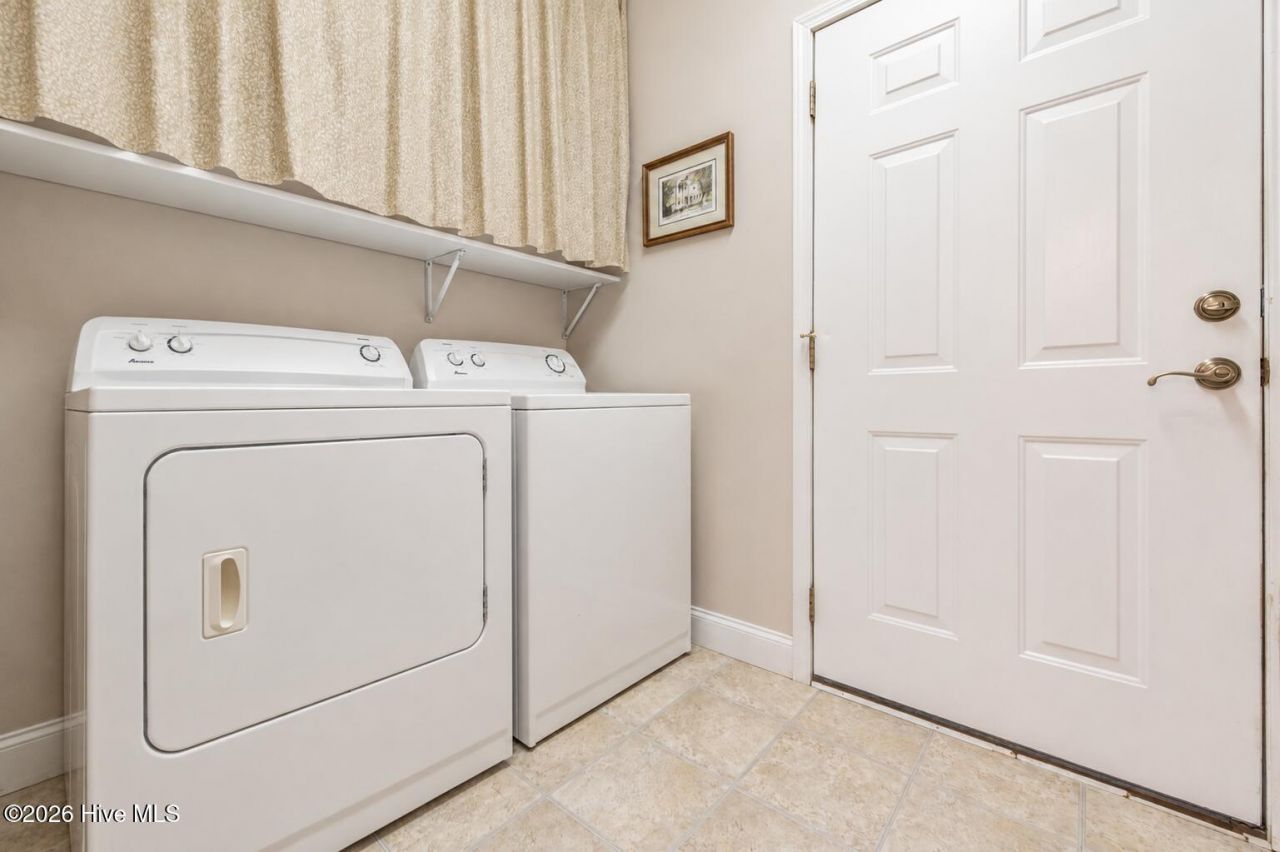 227 Laurel Heights Photo 27