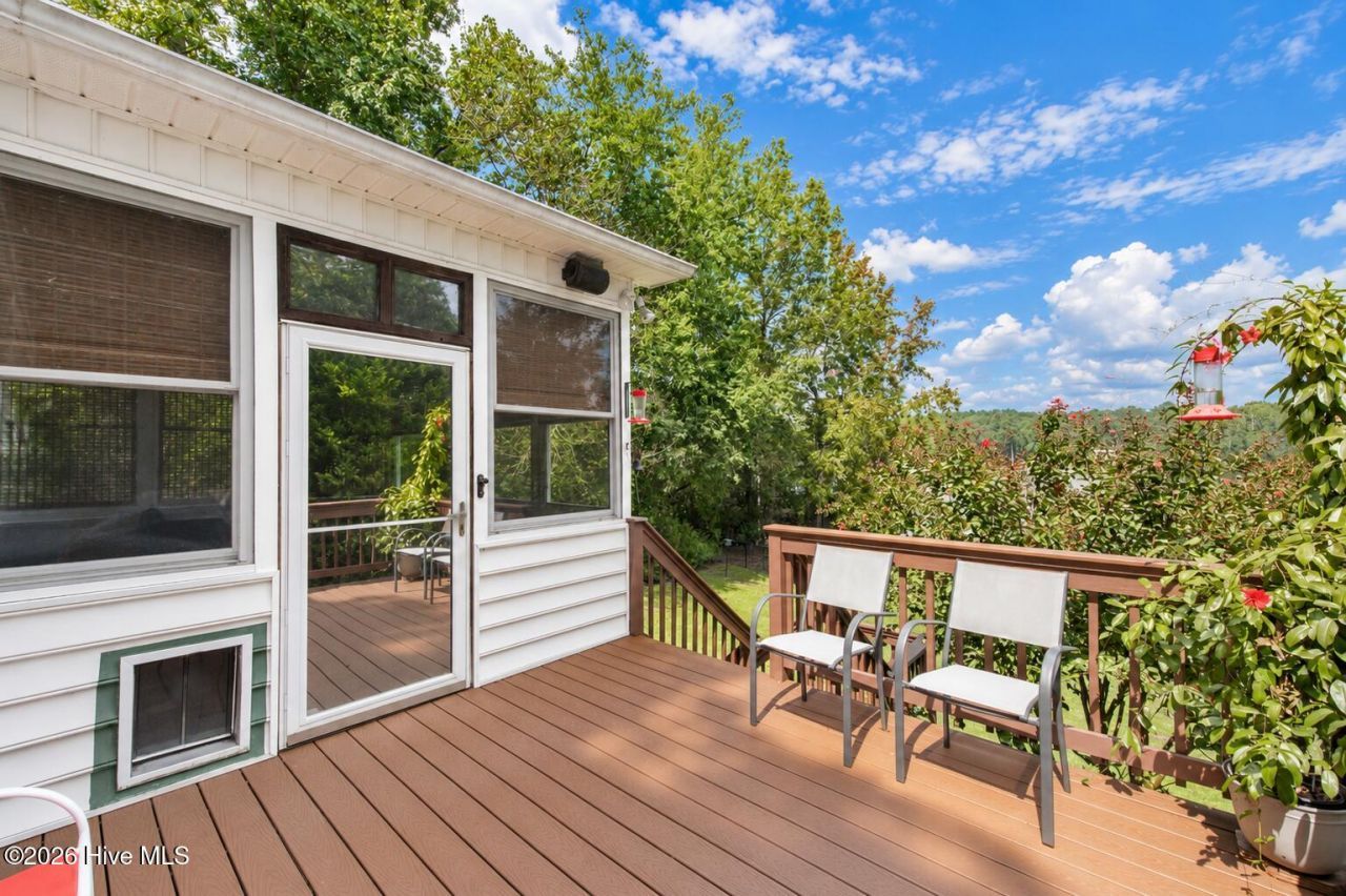 227 Laurel Heights Photo 29