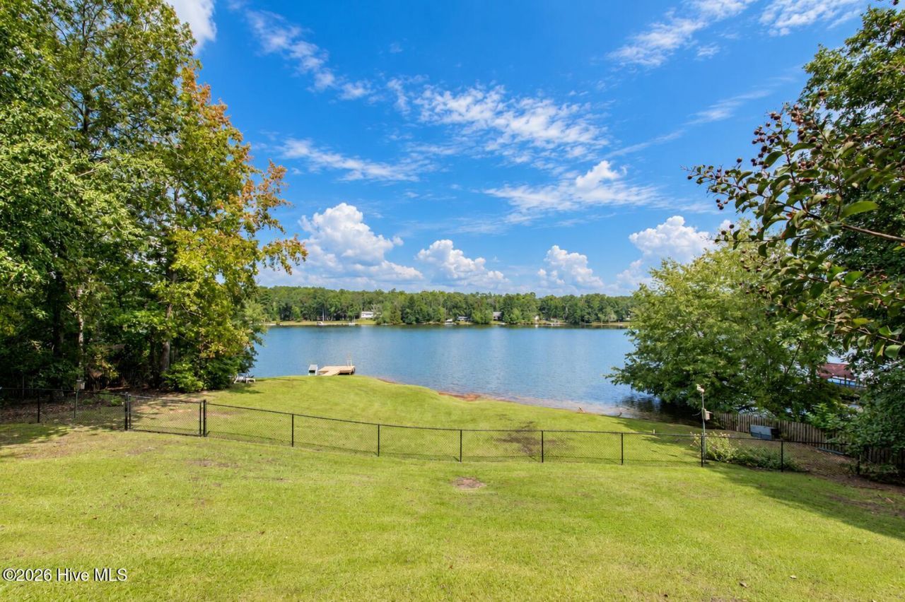 227 Laurel Heights Photo 32